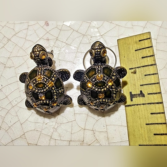 Small olive green and citrine stone turtle earrings - Picture 5 of 6